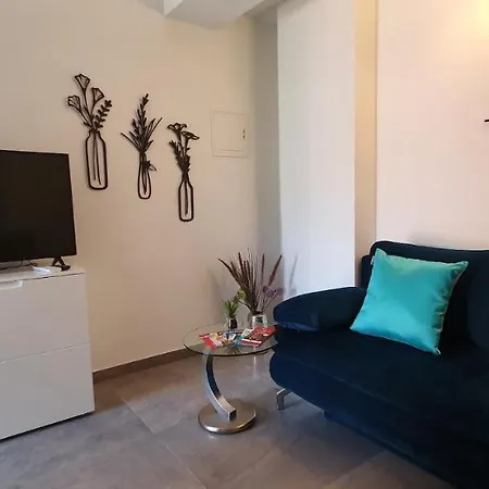 Juli No 2 Apartment *