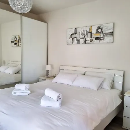 Juli No 2 Apartment